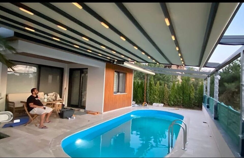 Havuzlar İçin Bioklimatik Pergolo Sistemleri ile Yazın Keyfini Katlayın